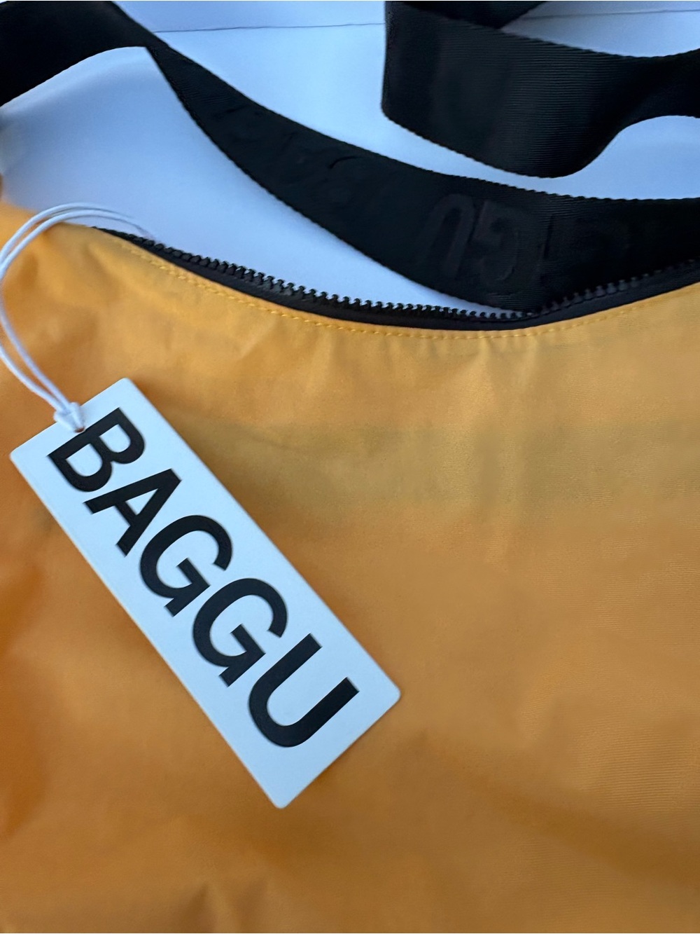 NWT BAGGU Medium Crescent Bag - Marigold - Picture 4 of 12